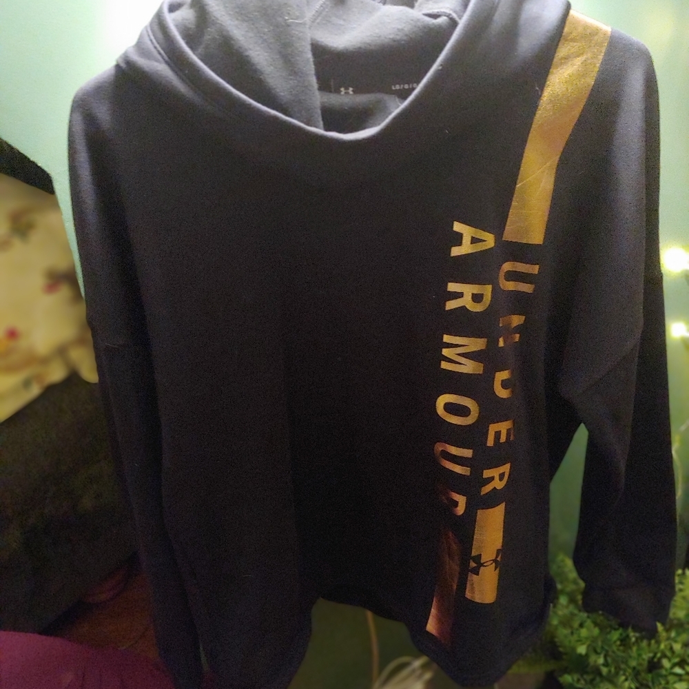 Lg Under Armour Cowl Neck Sweater
